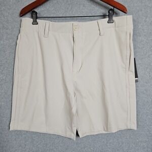 Under Armour UA Iso-Chill Light Ivory Golf Shorts Mens Size 36‎ 1370083-110 New